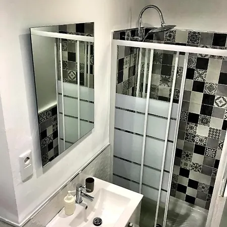 Bed And Center Δωμάτια σε οικογενειακή κατοικία Ταρίφα